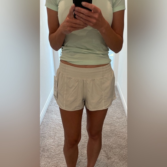 Lululemon Hotty Hot High-Rise Lined Short 2.5" in the color Bone - Picture 3 of 3